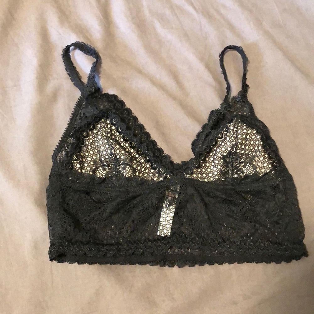 Out from Under Urban Outfitters black lace bralette size medium